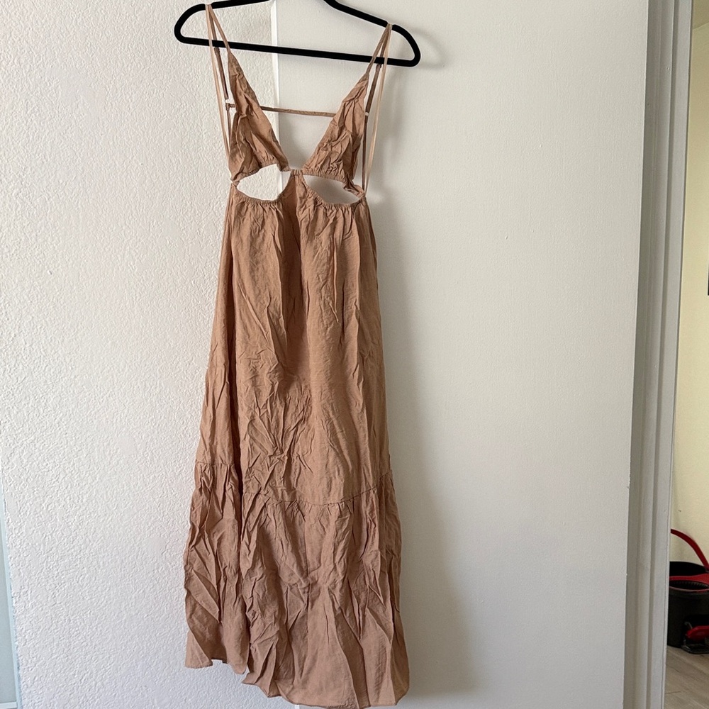Chic Backless Tan Dress
